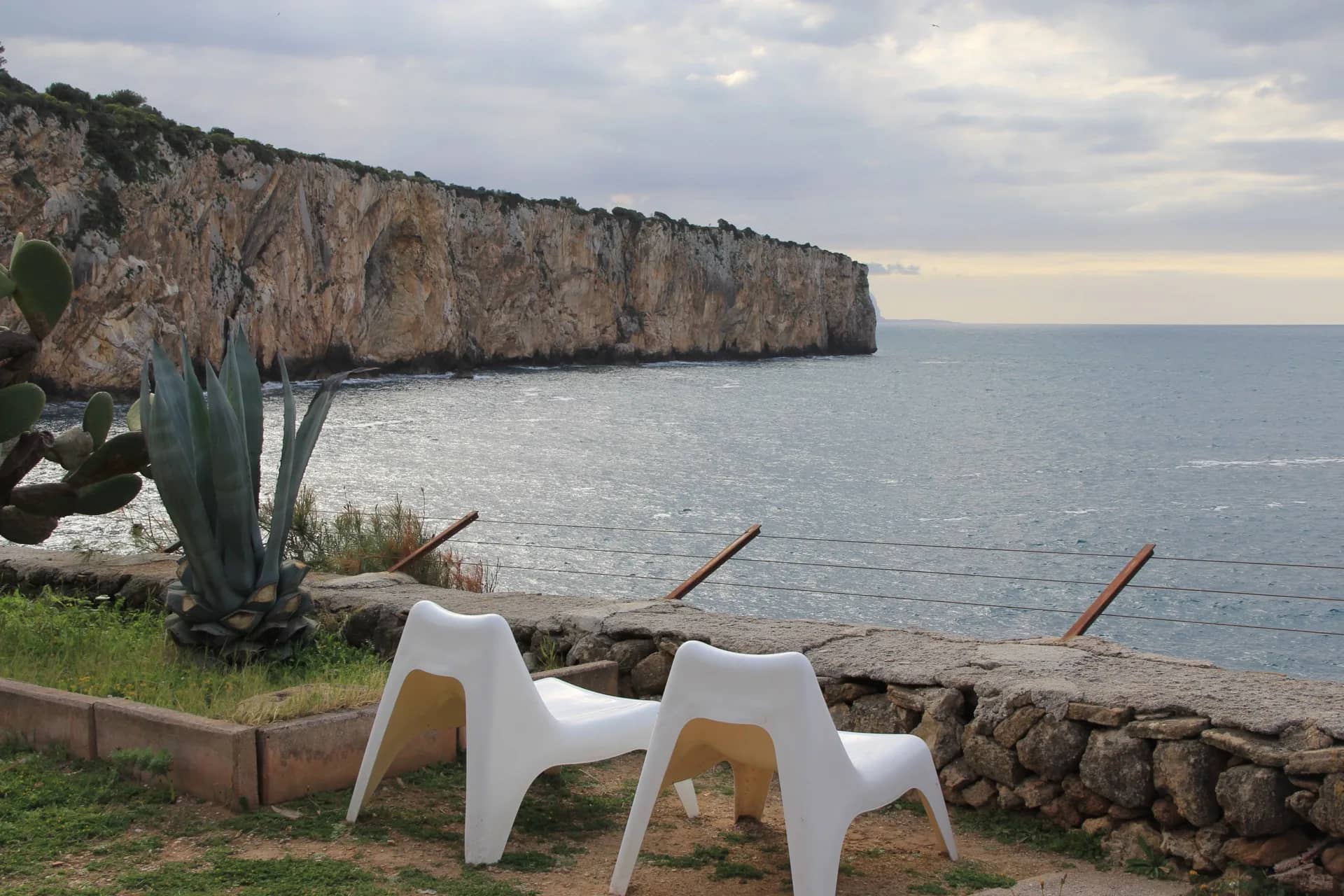 Sedute affacciate sul mare